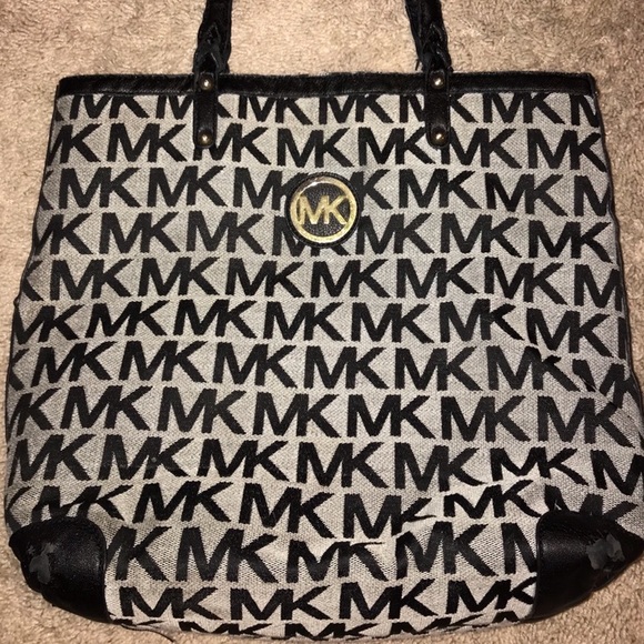 Michael Kors Handbags - Michael Kors Tote